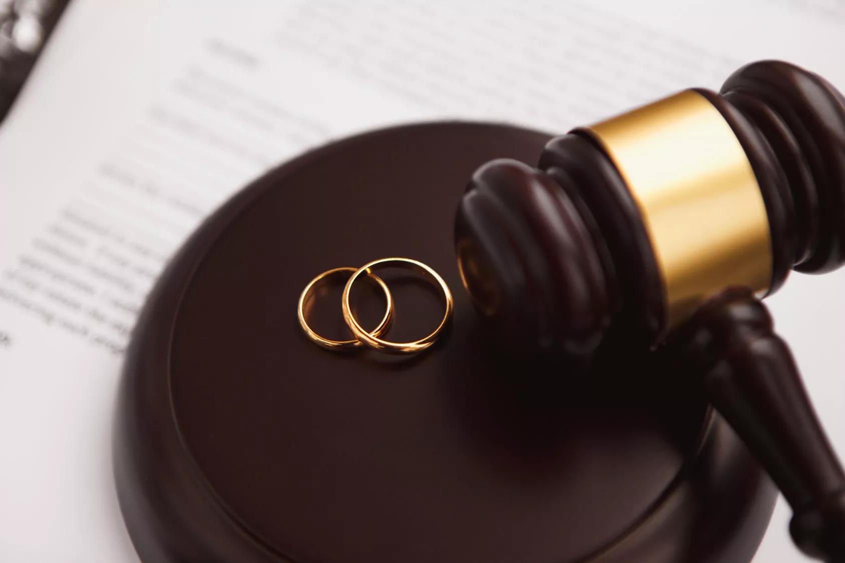divorce lawyer free consultation
